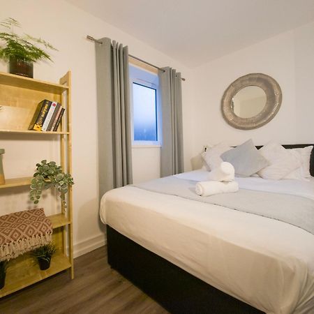 Plenty Of Parking Available; 3 Bedroom Apartment By Property Promise Cardiff Exterior photo