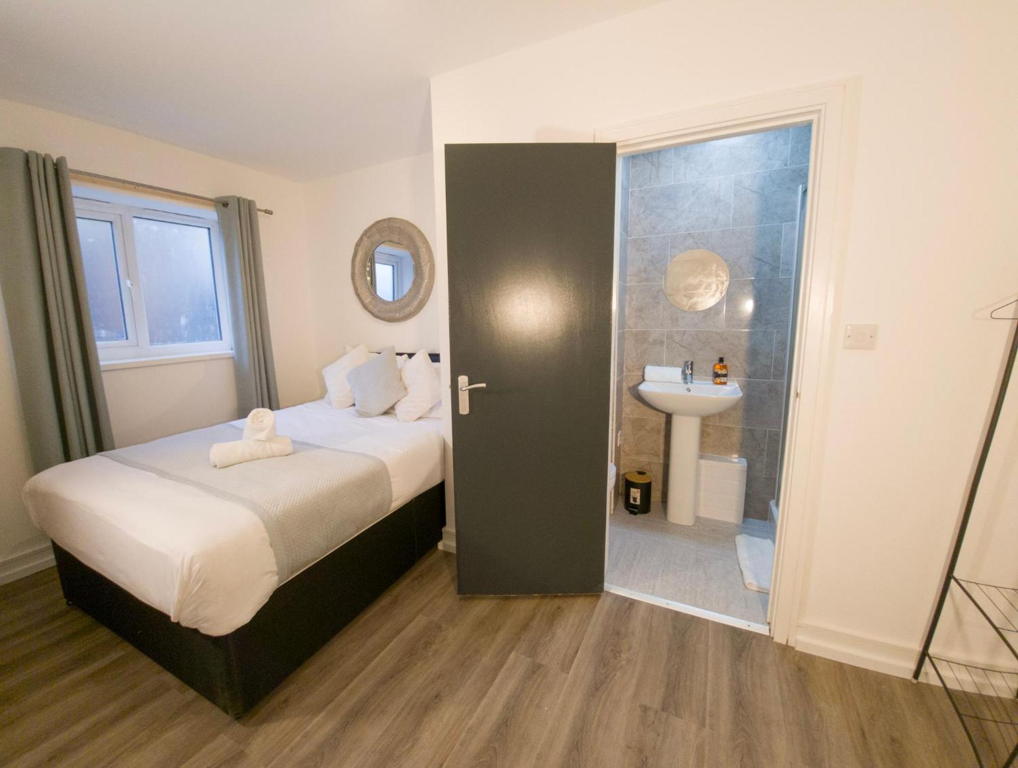Plenty Of Parking Available; 3 Bedroom Apartment By Property Promise Cardiff Exterior photo