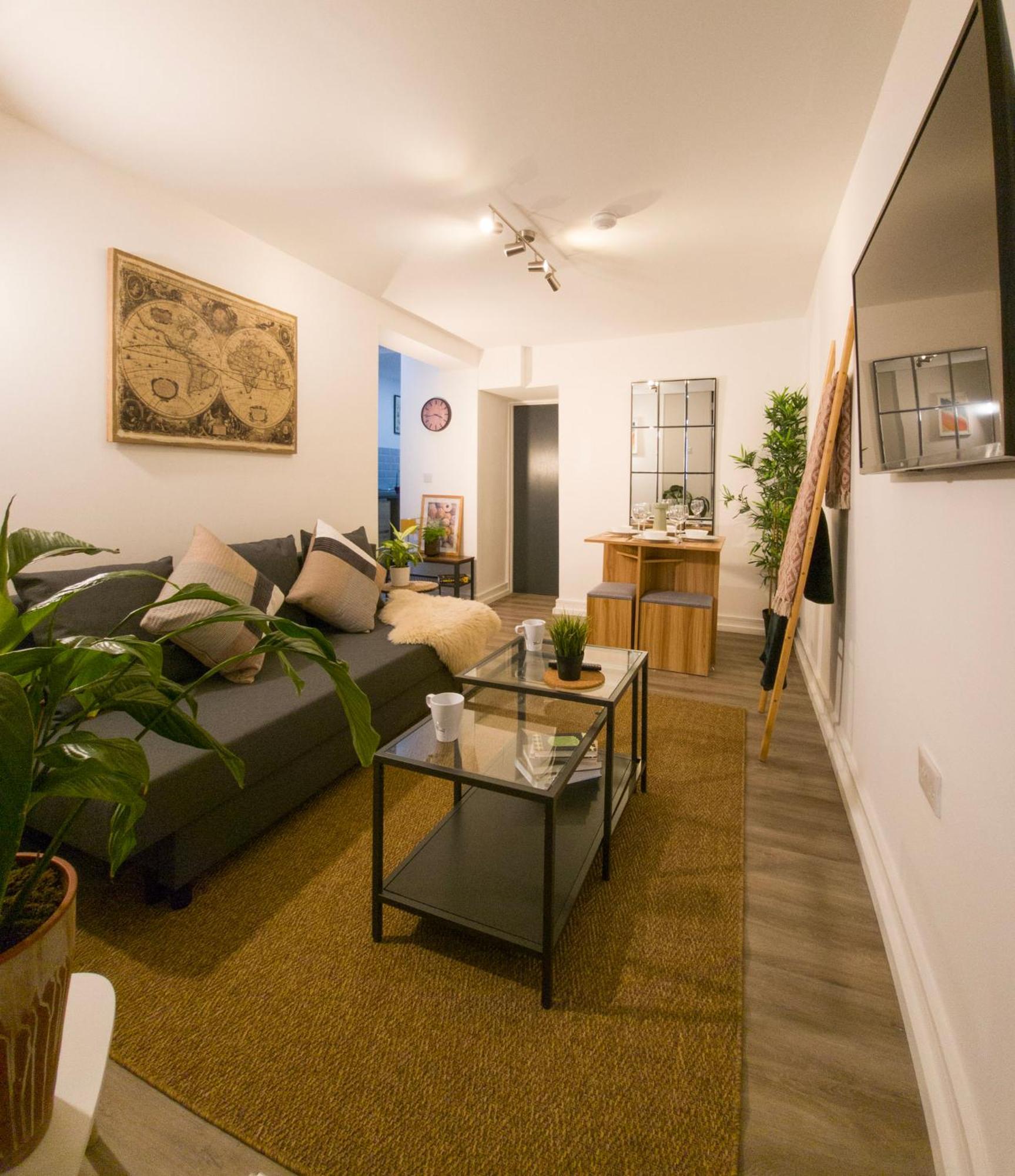 Plenty Of Parking Available; 3 Bedroom Apartment By Property Promise Cardiff Exterior photo