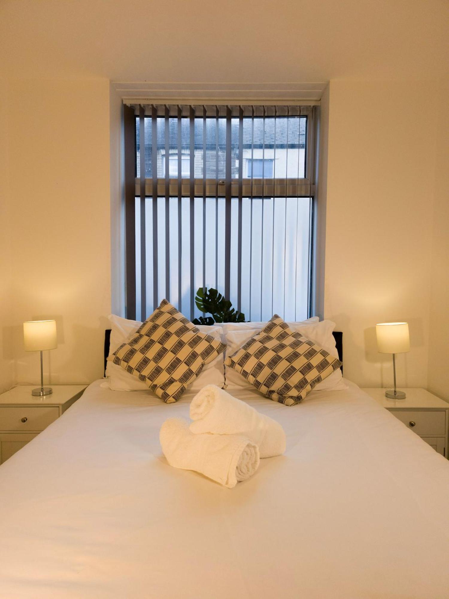 Plenty Of Parking Available; 3 Bedroom Apartment By Property Promise Cardiff Exterior photo