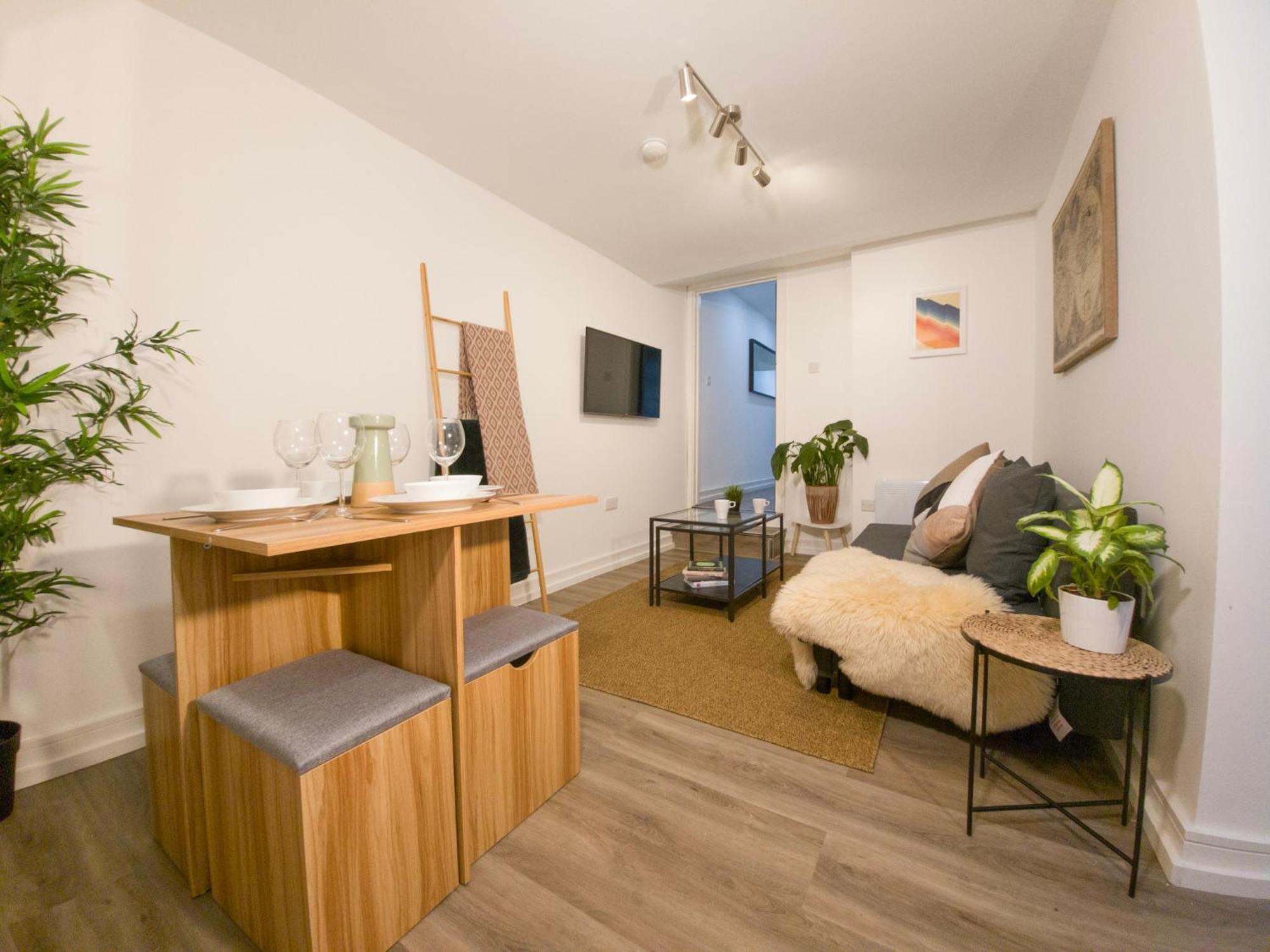 Plenty Of Parking Available; 3 Bedroom Apartment By Property Promise Cardiff Exterior photo