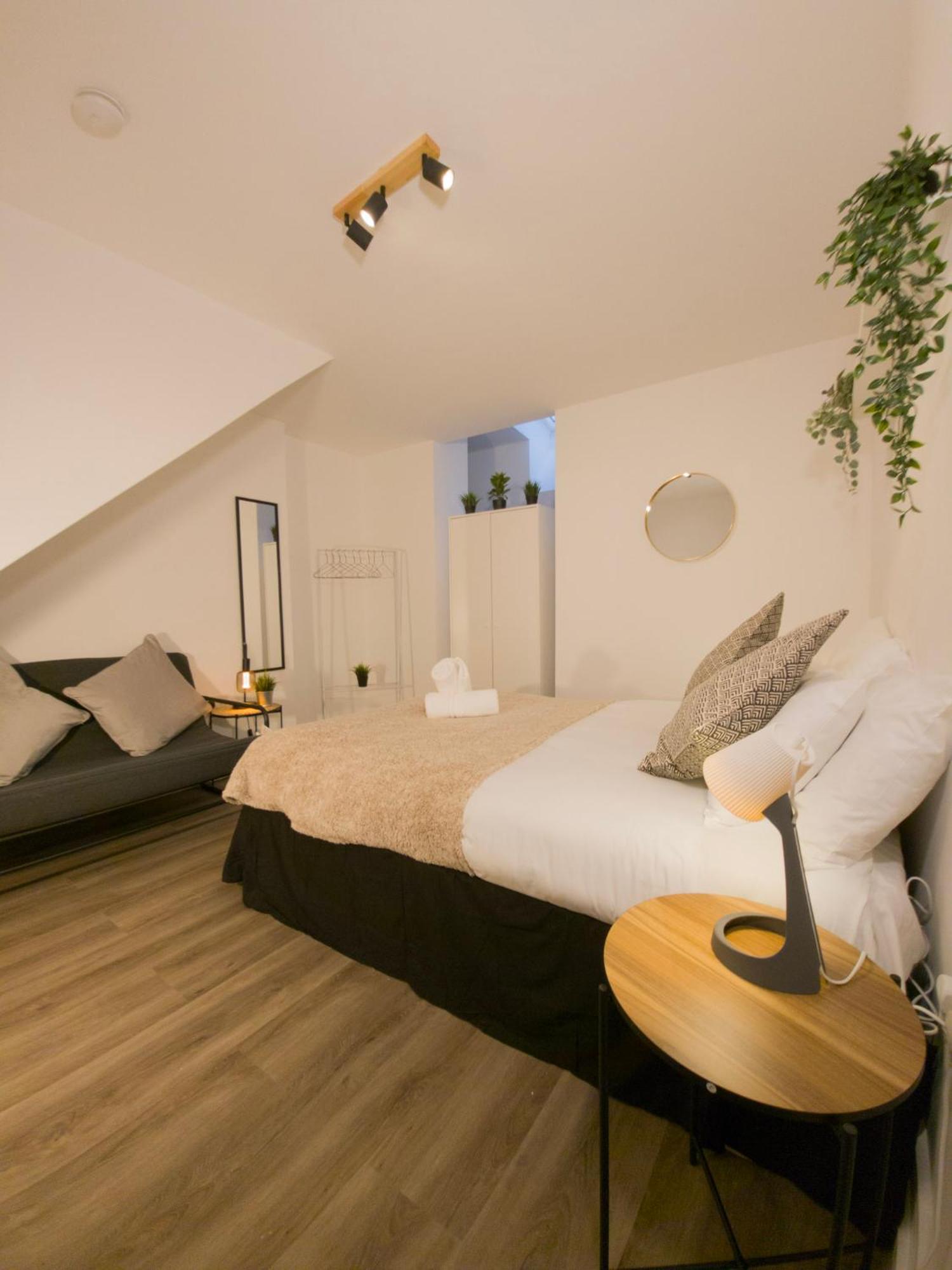 Plenty Of Parking Available; 3 Bedroom Apartment By Property Promise Cardiff Exterior photo