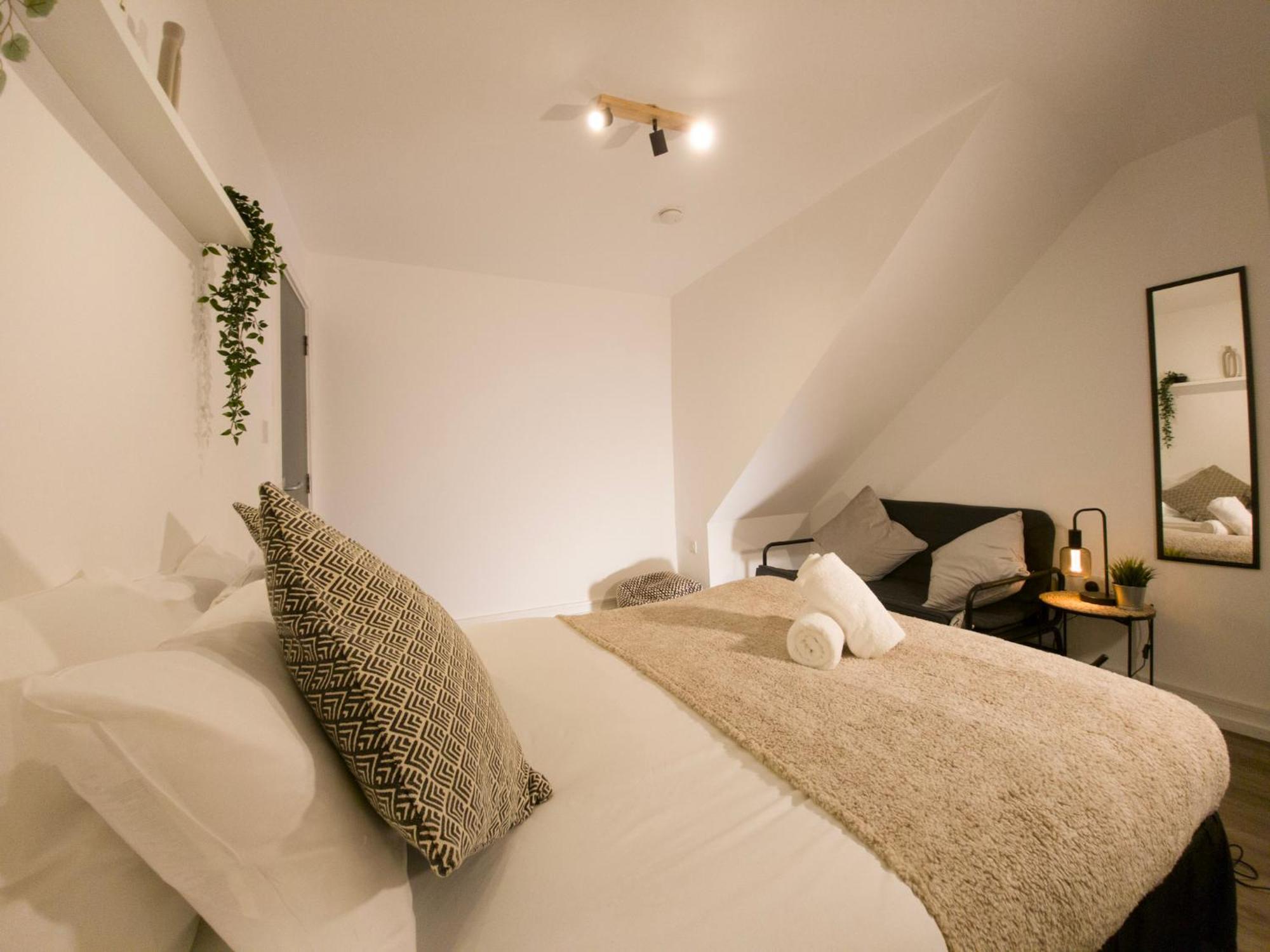 Plenty Of Parking Available; 3 Bedroom Apartment By Property Promise Cardiff Exterior photo