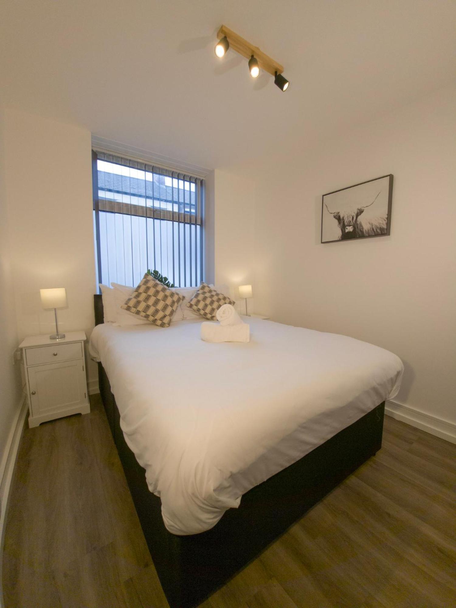 Plenty Of Parking Available; 3 Bedroom Apartment By Property Promise Cardiff Exterior photo