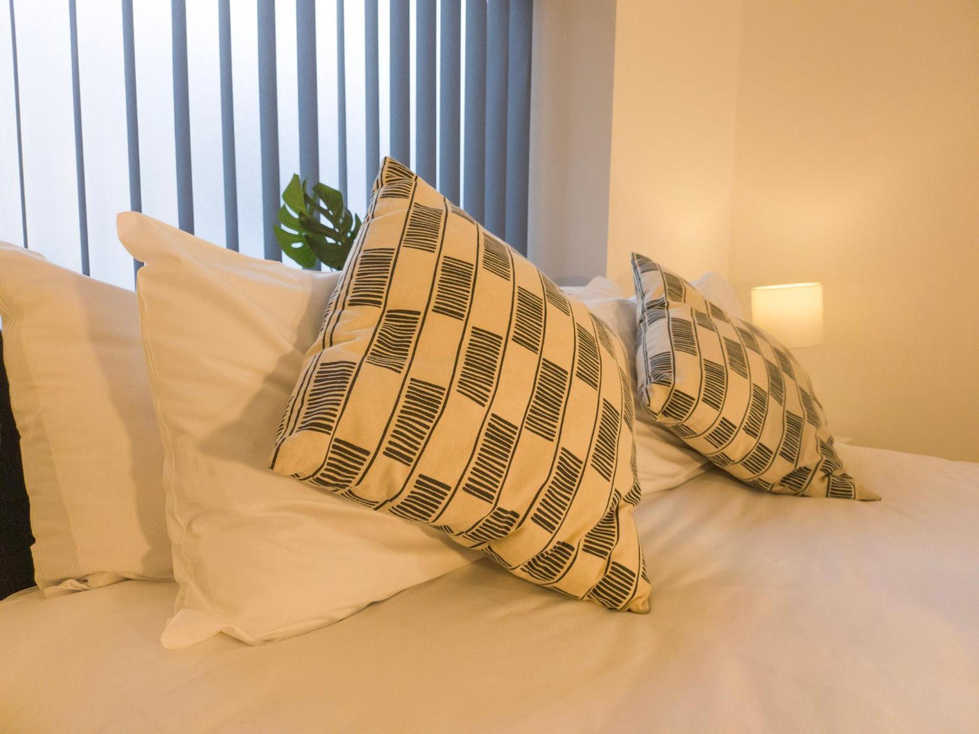 Plenty Of Parking Available; 3 Bedroom Apartment By Property Promise Cardiff Exterior photo